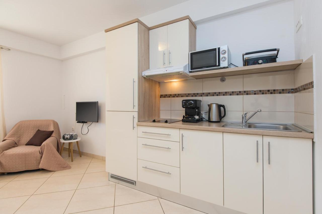 Apartmani Xenia & Desiderio Buzet Exterior foto