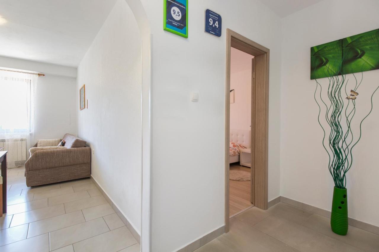 Apartmani Xenia & Desiderio Buzet Exterior foto