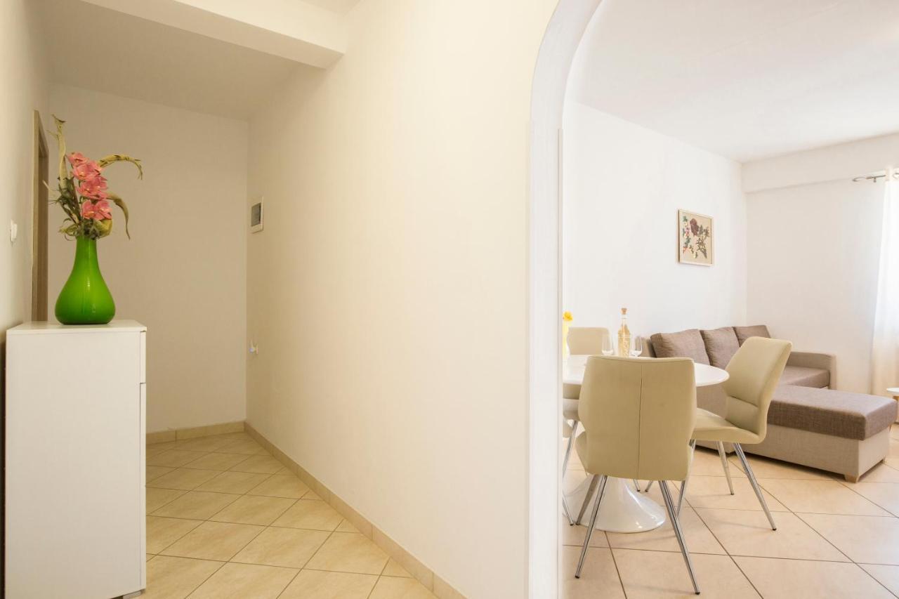 Apartmani Xenia & Desiderio Buzet Exterior foto